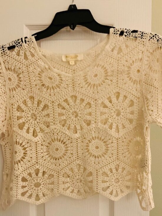 Women's crocheted lace cropped top ivory size Lg boho cottagecore - Picture 2 of 4